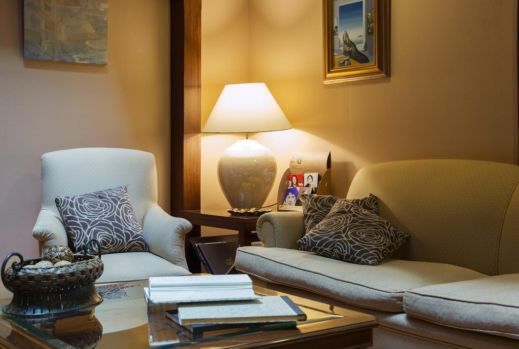Hotel Rua Villar ซานติอาโก เด กอมโปสเตลา ภายนอก รูปภาพ